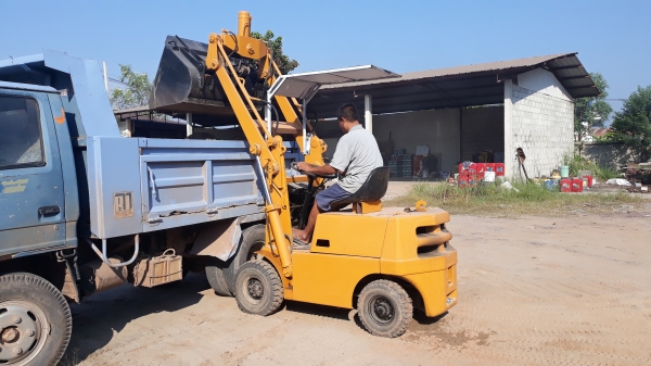 รถตักเล็กครึ่งคิวTOYOTA SG7ถูกๆครับ