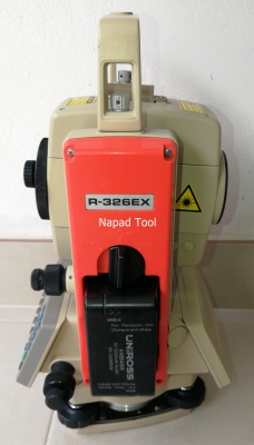 สินค้ามือสอง  ขายกล้องสำรวจ Total Station PENTAX R326EX เลเซอร์นำเป้า เก็บความจำในเครื่อง 12,000 points Accuracy 6&rdquo; ความละเอียดหน้าจออ่าน 1&rdquo;   พร้อม calibrated อุปกรณ์ตามรูป