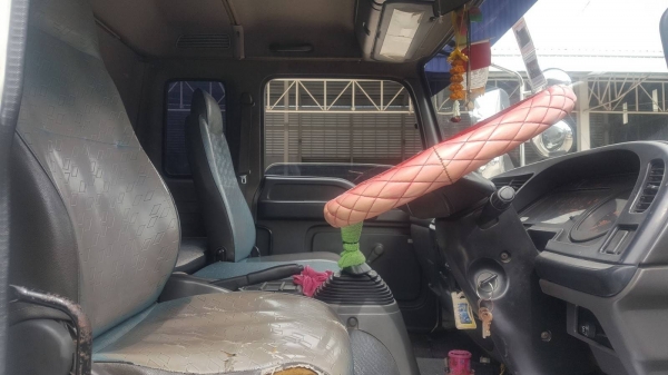 รถตู้ ISUZU 200 แรง 6ล้อ ตู้สิบบาน ปี48