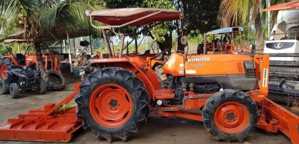 L4508อุปกรณ์2ชิ้นใบดันหน้ากับเครื่องตัดหญ้า พร้อมใช้งานคะ