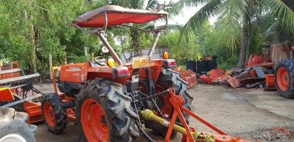 L4508อุปกรณ์2ชิ้นใบดันหน้ากับเครื่องตัดหญ้า พร้อมใช้งานคะ