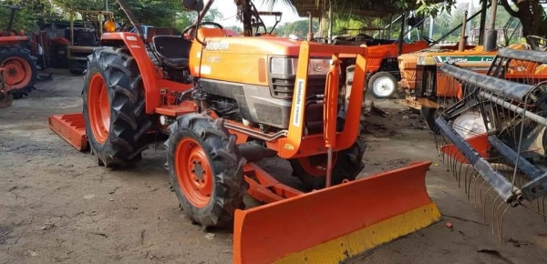 L4508อุปกรณ์2ชิ้นใบดันหน้ากับเครื่องตัดหญ้า พร้อมใช้งานคะ