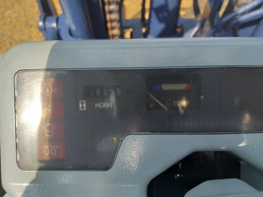 ขายรถยก KOMATSU FD30-11 เครื่องดีเซล 4D95 เสาสูง 3 เมตร งาเท ยกได้ 3 ตัน เกียร์ธรรมดา รถนอกนำเข้า มีเอกสารการนำเข้า ติดต่อ 098-7962549