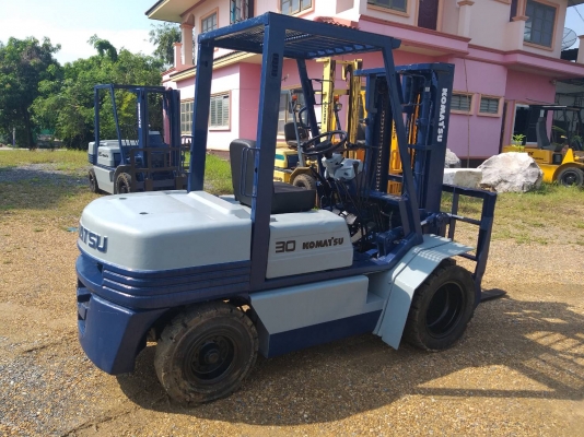 ขายรถยก KOMATSU FD30-11 เครื่องดีเซล 4D95 เสาสูง 3 เมตร งาเท ยกได้ 3 ตัน เกียร์ธรรมดา รถนอกนำเข้า มีเอกสารการนำเข้า ติดต่อ 098-7962549