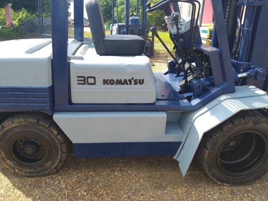 ขายรถยก KOMATSU FD30-11 เครื่องดีเซล 4D95 เสาสูง 3 เมตร งาเท ยกได้ 3 ตัน เกียร์ธรรมดา รถนอกนำเข้า มีเอกสารการนำเข้า ติดต่อ 098-7962549