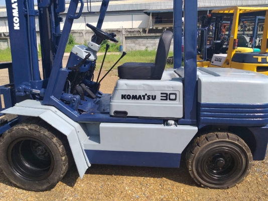 ขายรถยก KOMATSU FD30-11 เครื่องดีเซล 4D95 เสาสูง 3 เมตร งาเท ยกได้ 3 ตัน เกียร์ธรรมดา รถนอกนำเข้า มีเอกสารการนำเข้า ติดต่อ 098-7962549