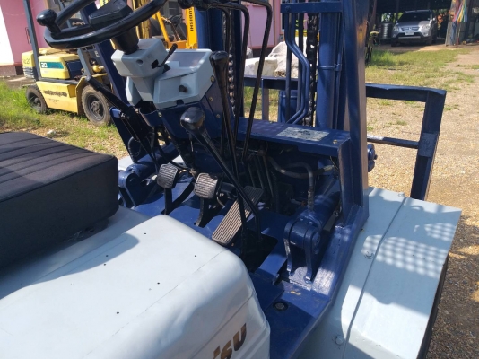 ขายรถยก KOMATSU FD30-11 เครื่องดีเซล 4D95 เสาสูง 3 เมตร งาเท ยกได้ 3 ตัน เกียร์ธรรมดา รถนอกนำเข้า มีเอกสารการนำเข้า ติดต่อ 098-7962549