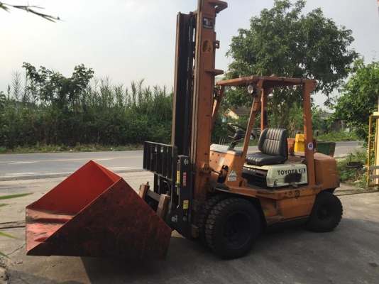 ขาย TOYOTA 4FD25 รถนอก ดีเซล เสา 4.5 เมตร งาฮิ้ง พร้อมบุ้งกี๋  ล้อหน้าคู่