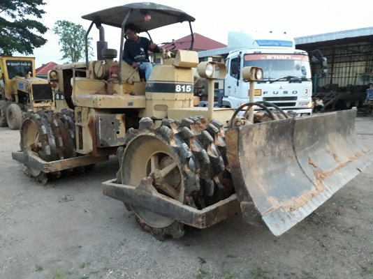 ขายรถ แทรกเตอร์ล้อหนาม CAT815