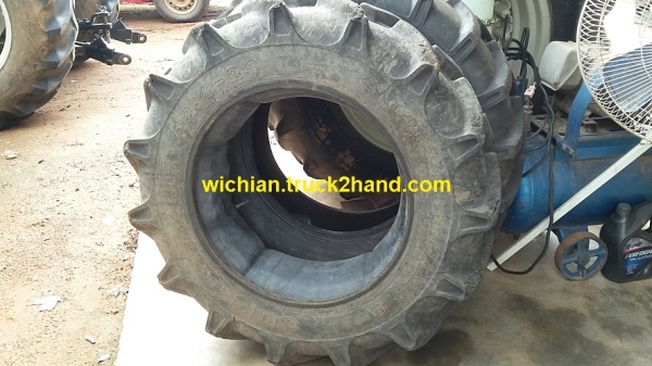 ขายแล้วครับ ยางหน้ารถไถ12.4-24 ถอด\%มีเส้นเดียวดอกหนาๆพร้อมยางใน ขาย3,800บาท.