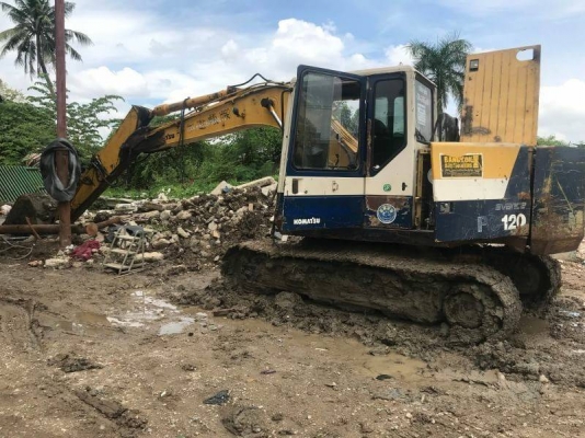 ขาย 550,000 KOMATSU pc 120-5  พร้อมไลหัวเจาะ ไฟฟ้าครบ ขาดมอเตอร์คันเร่ง เครื่องดี ปั๊มดี เอวดี ช่วงล่างแน่น  รถสภาพพร้อมใช้งาน เอกสารแจ้งจำหน่าย รถอยู่ กทม. 064-191-1112