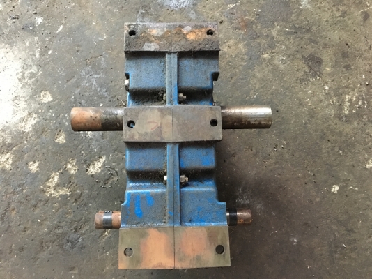 ชาย....เกียร์ทด 1ต่อ12 เพลาใช้งานออกสองข้าง ชาย....เกียร์ทด 1ต่อ12 เพลาใช้งานออกสองข้าง