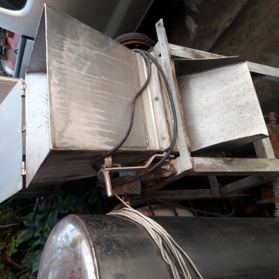 ขาย !! เครื่องบดน้ำแข็งสเตนเลตทั้งตัว.ติดมอเตอร์มิตซู2แรง220v.พร้อมใช้