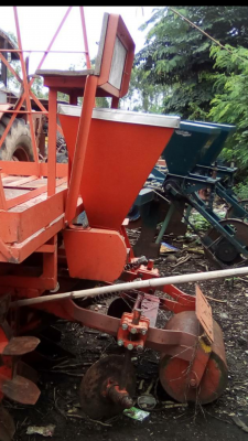 ขายเครื่องปลูกอ้อยค่ายKk