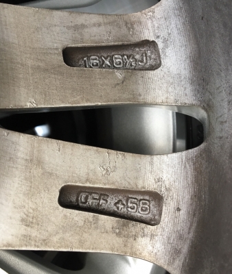 ล้อแม็ก ฮุนได H1 ขอบ 16 พร้อมยาง 215-70-16 Hankook ปลายปี 12 แม็กเดิม สภาพดี