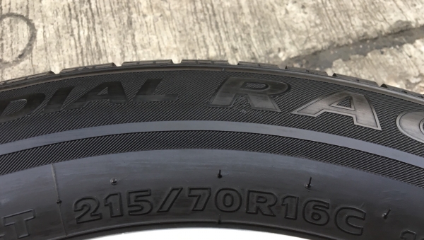 ล้อแม็ก ฮุนได H1 ขอบ 16 พร้อมยาง 215-70-16 Hankook ปลายปี 12 แม็กเดิม สภาพดี