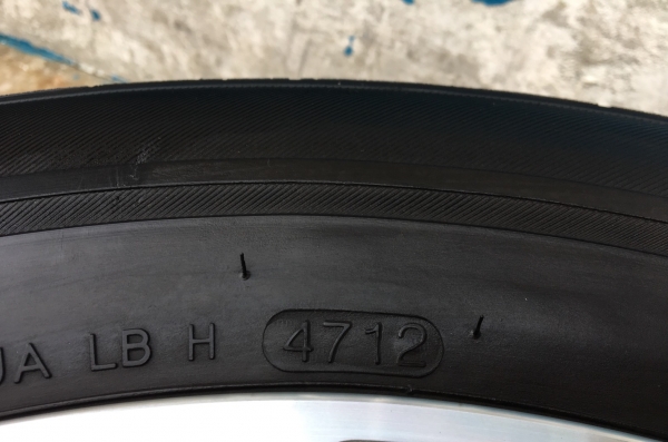 ล้อแม็ก ฮุนได H1 ขอบ 16 พร้อมยาง 215-70-16 Hankook ปลายปี 12 แม็กเดิม สภาพดี