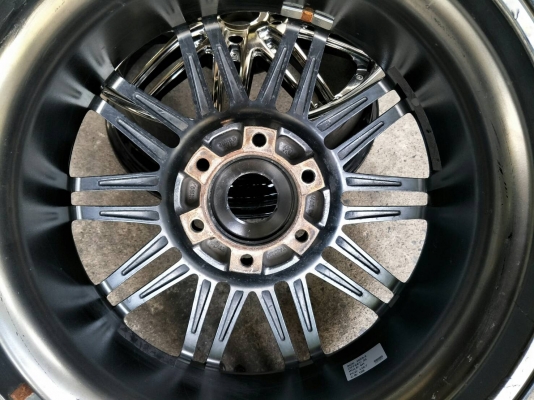 ขอบ20นิ้ว6รู หน้า8.5ตื้น  หลัง9.5ลึก ชุดนี้ลดราคาเหลือ 9700 บาท