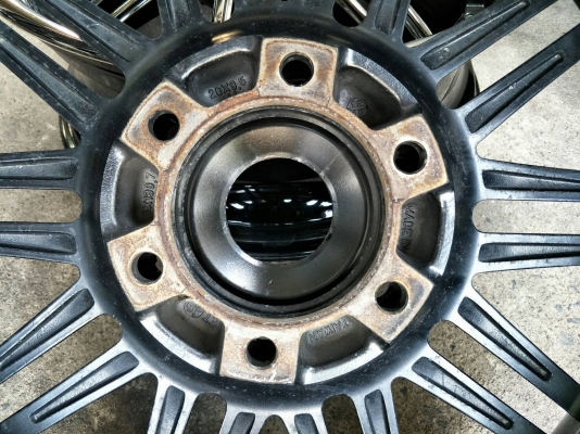 ขอบ20นิ้ว6รู หน้า8.5ตื้น  หลัง9.5ลึก ชุดนี้ลดราคาเหลือ 9700 บาท