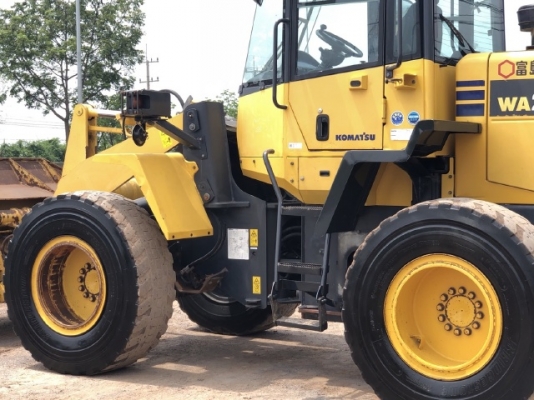 ขายรถตักล้อยาง KOMATSU WA200-6 รถนอกนำเข้าเองจากญี่ปุ่น สภาพสวยพร้อมใช้ มีVDOการทำงานครับ