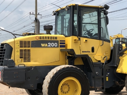 ขายรถตักล้อยาง KOMATSU WA200-6 รถนอกนำเข้าเองจากญี่ปุ่น สภาพสวยพร้อมใช้ มีVDOการทำงานครับ