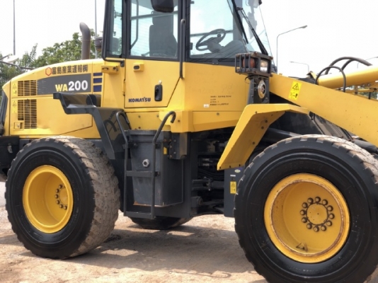 ขายรถตักล้อยาง KOMATSU WA200-6 รถนอกนำเข้าเองจากญี่ปุ่น สภาพสวยพร้อมใช้ มีVDOการทำงานครับ