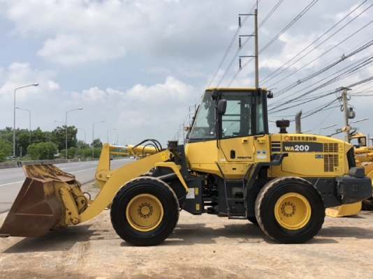 ขายรถตักล้อยาง KOMATSU WA200-6 รถนอกนำเข้าเองจากญี่ปุ่น สภาพสวยพร้อมใช้ มีVDOการทำงานครับ