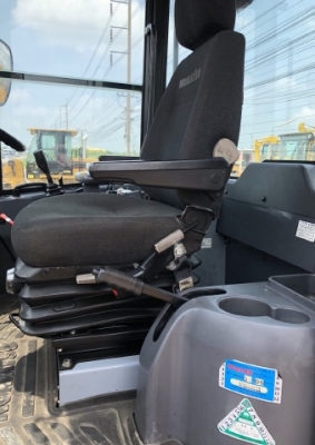 ขายรถตักล้อยาง KOMATSU WA200-6 รถนอกนำเข้าเองจากญี่ปุ่น สภาพสวยพร้อมใช้ มีVDOการทำงานครับ