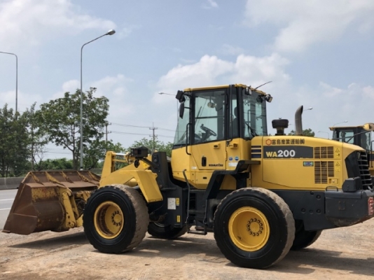 ขายรถตักล้อยาง KOMATSU WA200-6 รถนอกนำเข้าเองจากญี่ปุ่น สภาพสวยพร้อมใช้ มีVDOการทำงานครับ