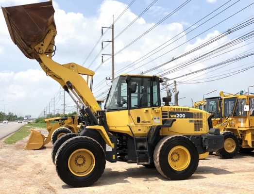 ขายรถตักล้อยาง KOMATSU WA200-6 รถนอกนำเข้าเองจากญี่ปุ่น สภาพสวยพร้อมใช้ มีVDOการทำงานครับ