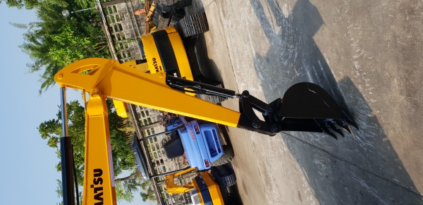 ขาย รถขุด KOMATSU รุ่น PC35MR-1-มือสองญี่ปุ่น แทรกเหล็ก สลัก บูทเอวแน่น 100\% ปั้มนิ้ว คอนโทรลสั้น ทำงานไว  สวยพร้อมใช้งาน มือถือ 0818753444  สอบถามเพิ่มเติมได้ที่ http://line.me/ti/p/mFkzr50JV