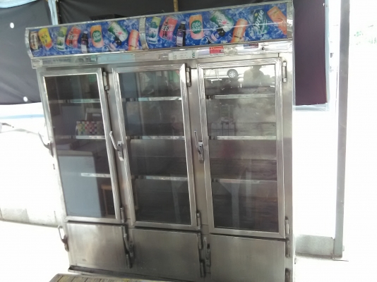 ประกาศขายตู้เย็นแสตนเลส 3 ประตู 4 ชั้น 3 ช่องฟริซชั้นล่าง ขายราคาไม่แพงครับ
