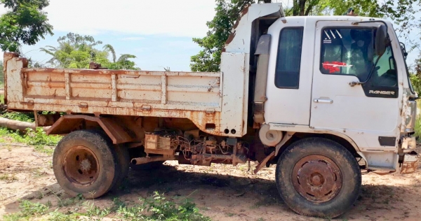 HINO KL 175 HP เครื่อง JO7C หกล้อดั๊มพ์ ยาง 9.00 ขอบ 20 รถพร้อมใช้งานได้เลยครับ พวงมาลัยเพาเวอร์ เบร