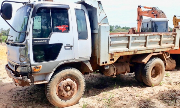 HINO KL 175 HP เครื่อง JO7C หกล้อดั๊มพ์ ยาง 9.00 ขอบ 20 รถพร้อมใช้งานได้เลยครับ พวงมาลัยเพาเวอร์ เบร