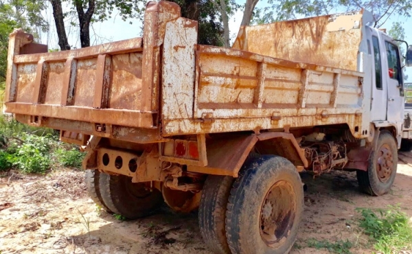 HINO KL 175 HP เครื่อง JO7C หกล้อดั๊มพ์ ยาง 9.00 ขอบ 20 รถพร้อมใช้งานได้เลยครับ พวงมาลัยเพาเวอร์ เบร