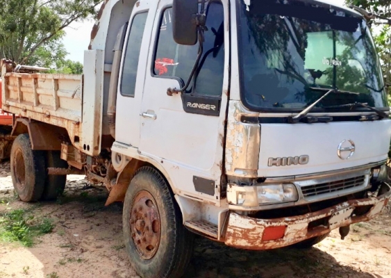 HINO KL 175 HP เครื่อง JO7C หกล้อดั๊มพ์ ยาง 9.00 ขอบ 20 รถพร้อมใช้งานได้เลยครับ พวงมาลัยเพาเวอร์ เบร