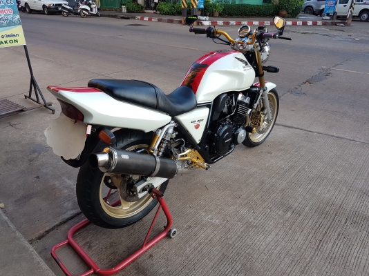 ขาย HONDA CB4OO ปี98 เวอร์ชั่นS ลายฉลอง 50 ปี สวยๆ เครื่องดี เเต่งเต็ม ทะเบียนพร้อมโอน ราคา 79500 บา