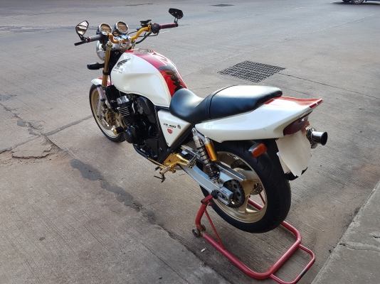 ขาย HONDA CB4OO ปี98 เวอร์ชั่นS ลายฉลอง 50 ปี สวยๆ เครื่องดี เเต่งเต็ม ทะเบียนพร้อมโอน ราคา 79500 บา