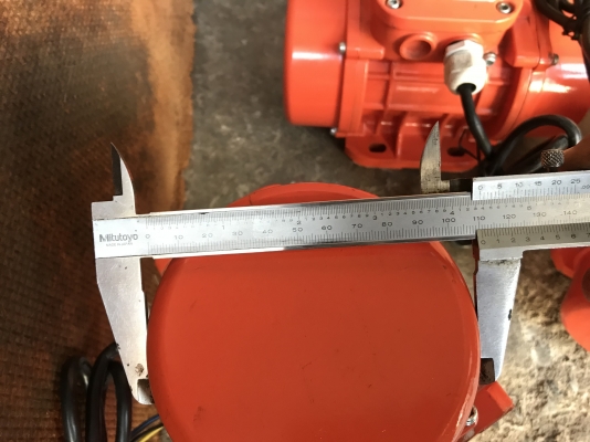 ขายมอเตอร์สั่น-เขย่า OLI Vibrators USA. 0.18KW. 380V ของใหม่เก่าเก็บ ไม่เคยใช้งาน มี 3ตัวครับ ราคาตัวละ 3,000 บาท