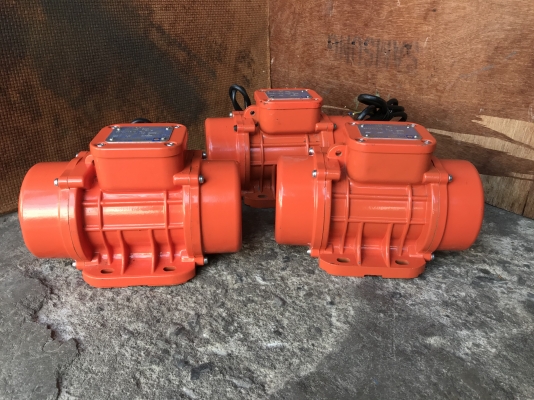 ขายมอเตอร์สั่น-เขย่า OLI Vibrators USA. 0.18KW. 380V ของใหม่เก่าเก็บ ไม่เคยใช้งาน มี 3ตัวครับ ราคาตัวละ 3,000 บาท