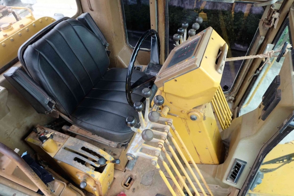 ปล่อยด่วน!! รถเกรด CAT 140G สภาพดี พร้อมใช้งาน ราคา 1.6 ล้านบาท สนใจติดต่อ พี่สมาน โทร. 089-685-5123