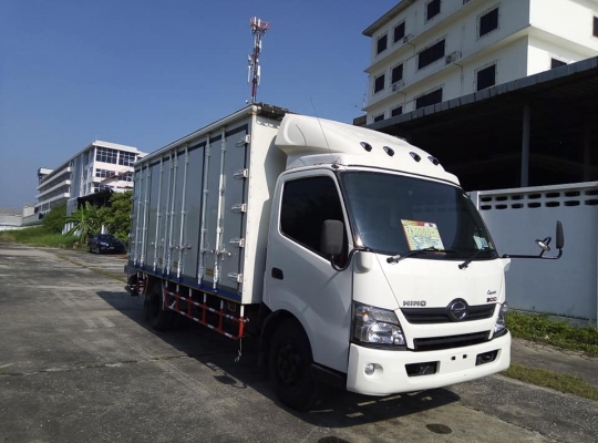 ขายครับ HINO EXPORT 300 ปี 2556/150 แรง เทอร์โบ ตู้แห้ง10 บาน ยาว 5 ม. ยาง 7.50 R16 สภาพนางฟ้า สวยทั้งภายใน+ตู้ เครื่องดี รถเดิมๆ สนใจสอบถามเพิ่มเติมได้ที่ 081-4825911 คุณพิมพ์ใจ 086-3075992 คุณรุ่ง 061-7184111 คุณตั๊ก
