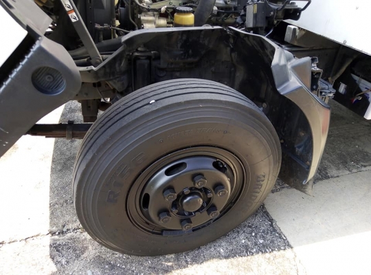 ขายครับ HINO EXPORT 300 ปี 2556/150 แรง เทอร์โบ ตู้แห้ง10 บาน ยาว 5 ม. ยาง 7.50 R16 สภาพนางฟ้า สวยทั้งภายใน+ตู้ เครื่องดี รถเดิมๆ สนใจสอบถามเพิ่มเติมได้ที่ 081-4825911 คุณพิมพ์ใจ 086-3075992 คุณรุ่ง 061-7184111 คุณตั๊ก