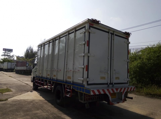 ขายครับ HINO EXPORT 300 ปี 2556/150 แรง เทอร์โบ ตู้แห้ง10 บาน ยาว 5 ม. ยาง 7.50 R16 สภาพนางฟ้า สวยทั้งภายใน+ตู้ เครื่องดี รถเดิมๆ สนใจสอบถามเพิ่มเติมได้ที่ 081-4825911 คุณพิมพ์ใจ 086-3075992 คุณรุ่ง 061-7184111 คุณตั๊ก