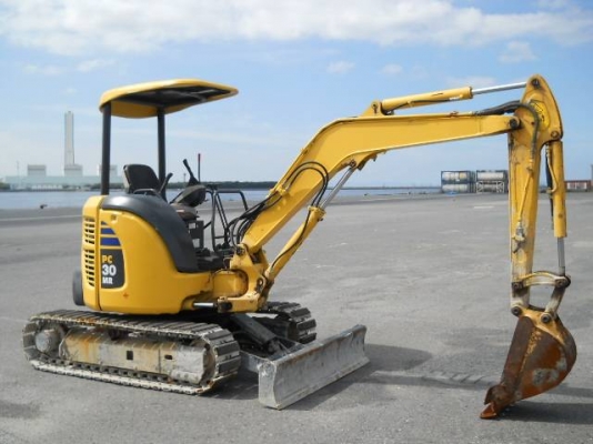 เปิดจองราคาพิเศษ KOMATSU PC 30MR-2 นำเข้าจากญี่ปุ่นโดยตรง ชั่วโมงทำงานน้อยมาก 800ชั่วโมงเท่านั้น พร้อมลายแย๊ก โทร.090-986-2521 อ๊อบ