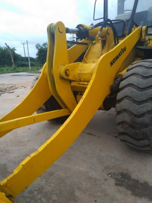 รถตักล้อยาง