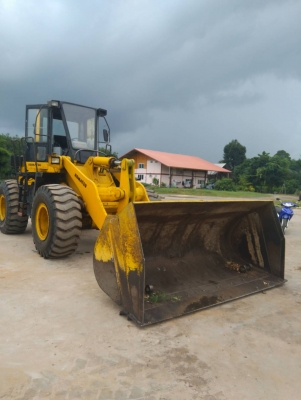 รถตักล้อยาง