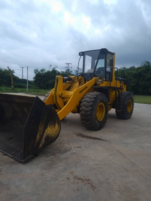 รถตักล้อยาง