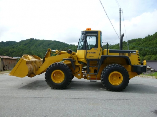 Komatsu WA300-3 รุ่น3 รถสวย สภาพแจ่มๆ รถอยู่ญี่ปุ่น สั่งนำเข้าง่ายๆ รอของไม่นาน Komatsu WA300-3 รุ่น3 รถสวย สภาพแจ่มๆ รถอยู่ญี่ปุ่น สั่งนำเข้าง่ายๆ รอของไม่นาน