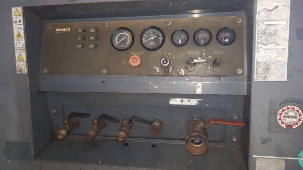 ขายปั๊มลมAirman pds390s เครื่อง4BG1-Tปี2003มีล้อลาก